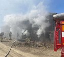 В Южно-Сахалинске полностью сгорел расселенный дом 