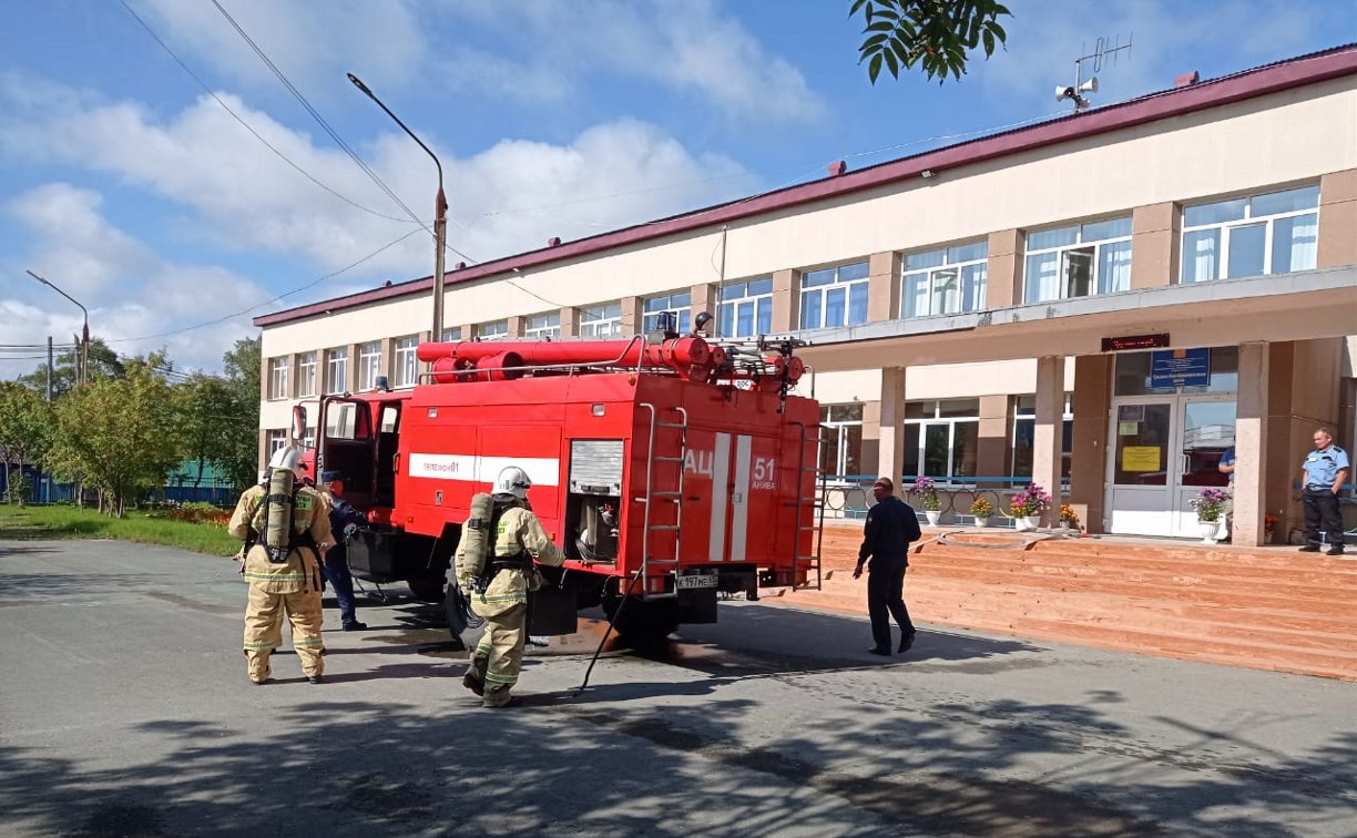 Условный пожар в кабинете директора тушили в школе в Таранае