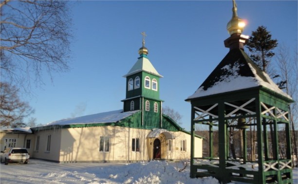 Свято-Покровский мужской монастырь Корсакова завалил дорогу жителям окрестных улиц Свято-Покровский мужской монастырь Корсакова завалил дорогу жителям окрестных улиц