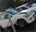 Белый джип собрал перед собой "паровозик" в Южно-Сахалинске