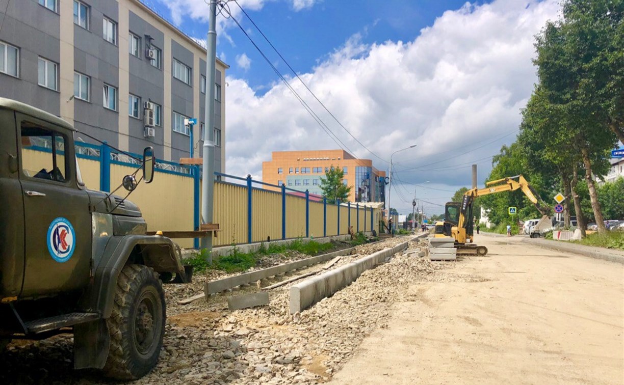 Тротуары и асфальт на местах ремонта теплотрассы в Южно-Сахалинске восстановят