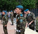 Курсантам-десантникам в Южно-Сахалинске вручили голубые береты