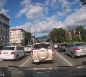 "Что у них происходит в голове?": странный манёвр автомобилиста мог спровоцировать ДТП в Южно-Сахалинске