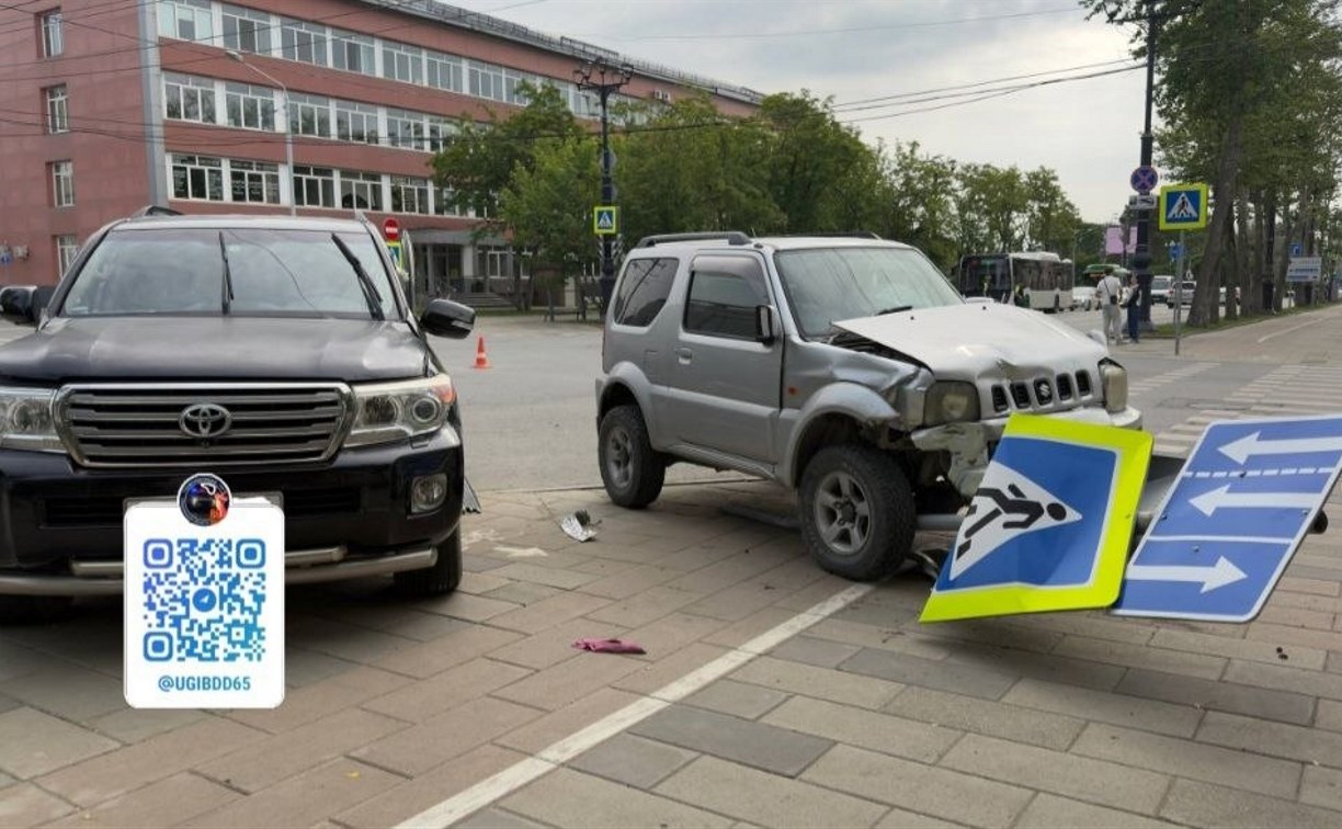 Две автомобилистки в Южно-Сахалинске попали в ДТП, пытаясь проехать перекрёсток на красный