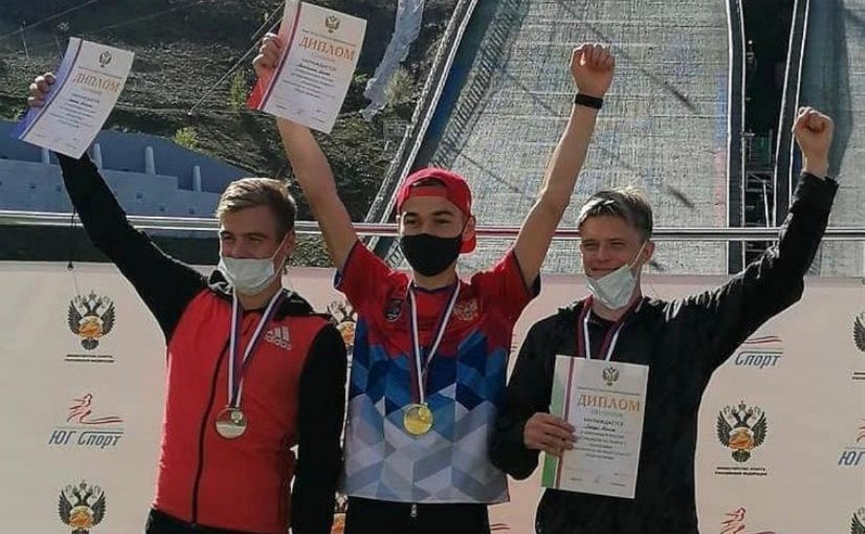 Сахалинский летающий лыжник завоевал бронзу чемпионата России