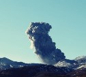 Вулкан Эбеко на Парамушире снова выбросил столб пепла 