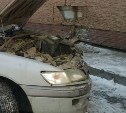 Неуправляемая Toyota врезалась в здание в Корсакове