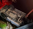 На Сахалине "Крузер" улетел с моста: водитель скрылся, оставив пассажирку с травмами