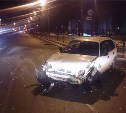Универсал врезался в дорожное ограждение в Южно-Сахалинске