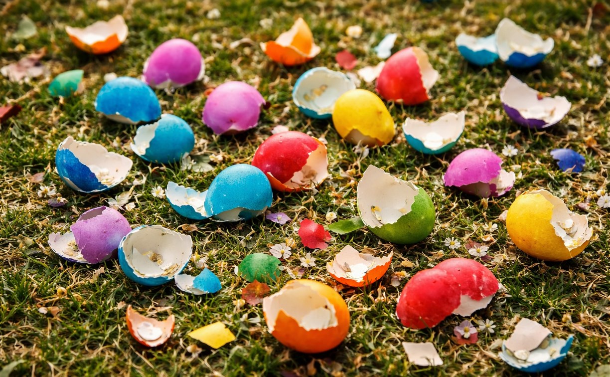 Священник объяснил можно ли выбрасывать скорлупу от пасхальных яиц