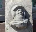 Найденный на берегу моря памятник Юрию Гагарину отреставрировали