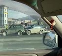 Водитель на "КИА" вытолкал "Ниву" с перекрёстка в Южно-Сахалинске