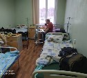 Пациенты сахалинской областной больницы сидят на чемоданах после операций