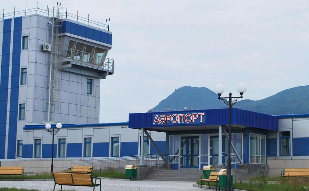 В аэропорту Южно-Курильска ввели одностороннее движение и запретили ночную парковку