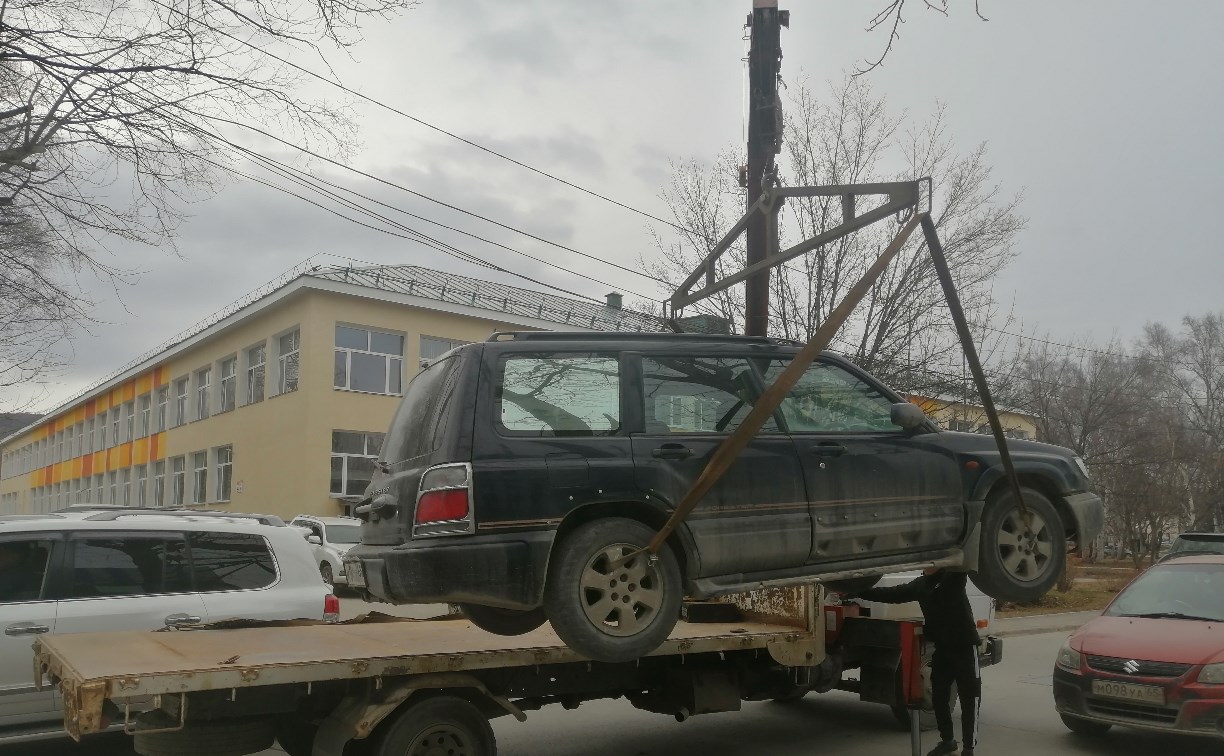 Больше 20 машин эвакуировали за день в Южно-Сахалинске