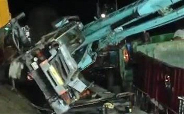 Кран в Шахтёрске во время спасательной операции снова рухнул на то же судно