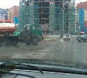 Бензовоз и легковой автомобиль столкнулись в Южно-Сахалинске