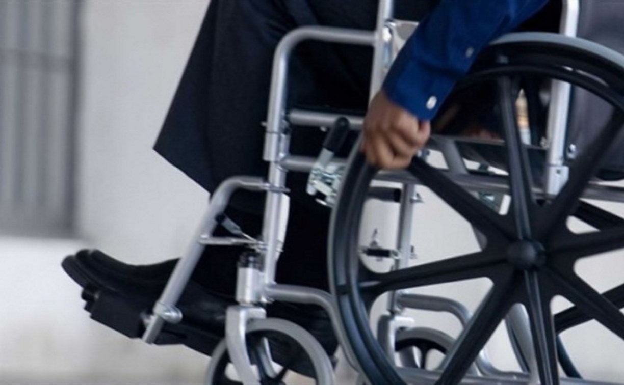 Должник инвалид. Пенсия инвалидам. Люди с ограниченными возможностями. Пенсионное обеспечение инвалидов. Инвалид колясочник.