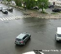 Момент ДТП с участием автомобиля медслужбы и Honda Fit попал на видео в Южно-Сахалинске