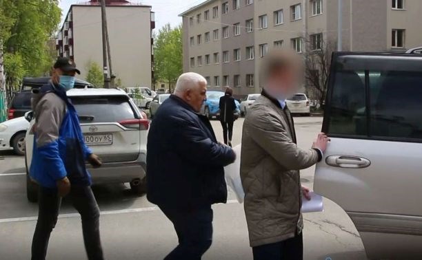 На Сахалине ФСБшники задержали руководителя вуза за растрату