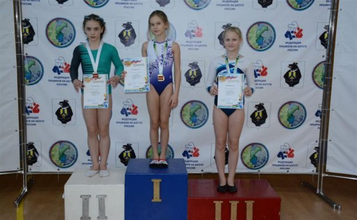 Корсаковские гимнасты взяли 22 награды на чемпионате и первенстве ДФО