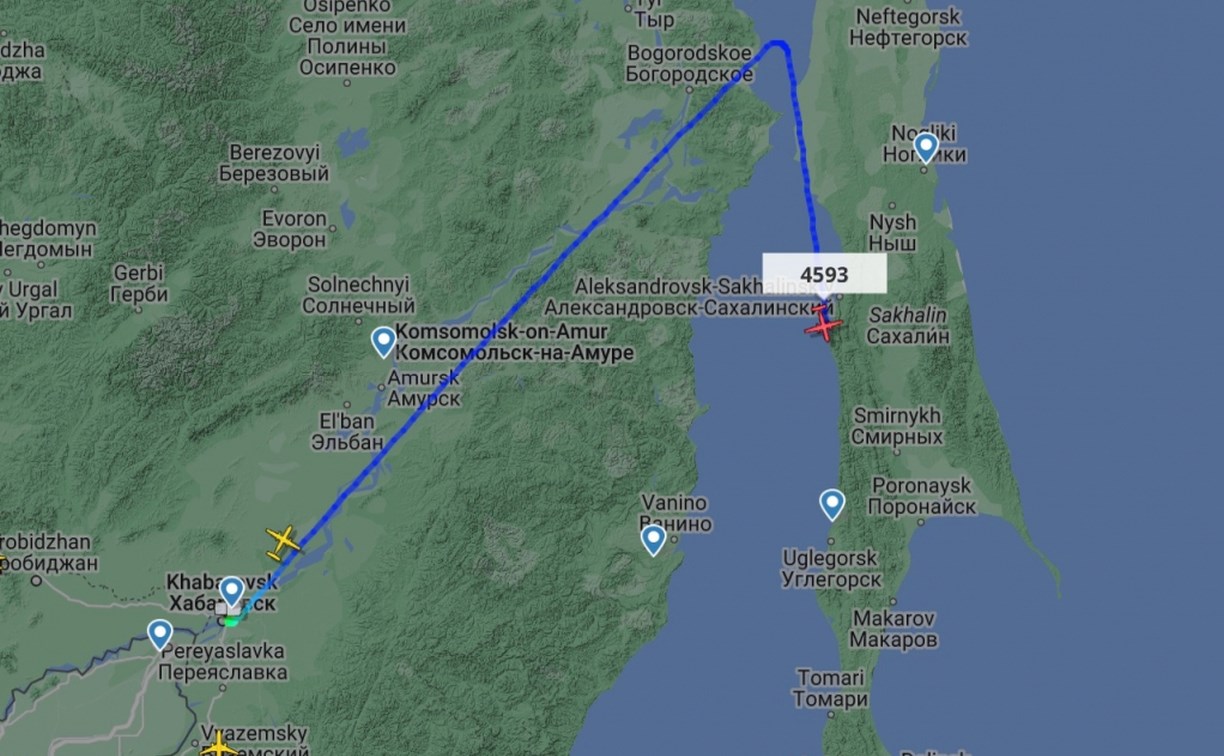 Самолёт из Хабаровска не смог сесть в Охе и "переночевал" в Южно-Сахалинске