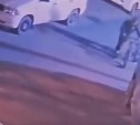 Наглец в Южно-Сахалинске похитил велосипед, на который скрупулёзно копил ребёнок: видео с камеры