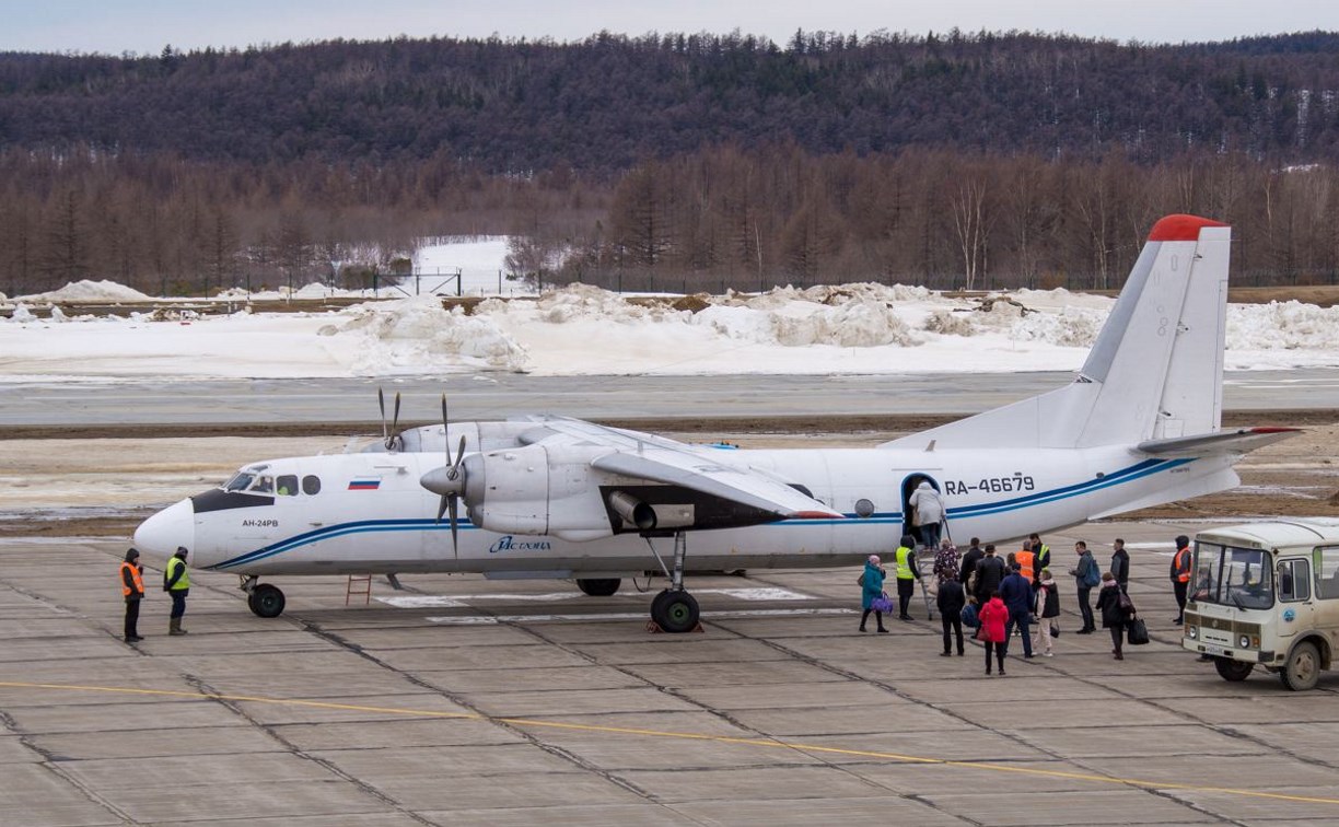 Пассажиров из Охи в Хабаровск доставляют на самолёте, которому более 47 лет