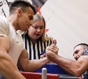 Самых сильных армрестлеров определили на Сахалине