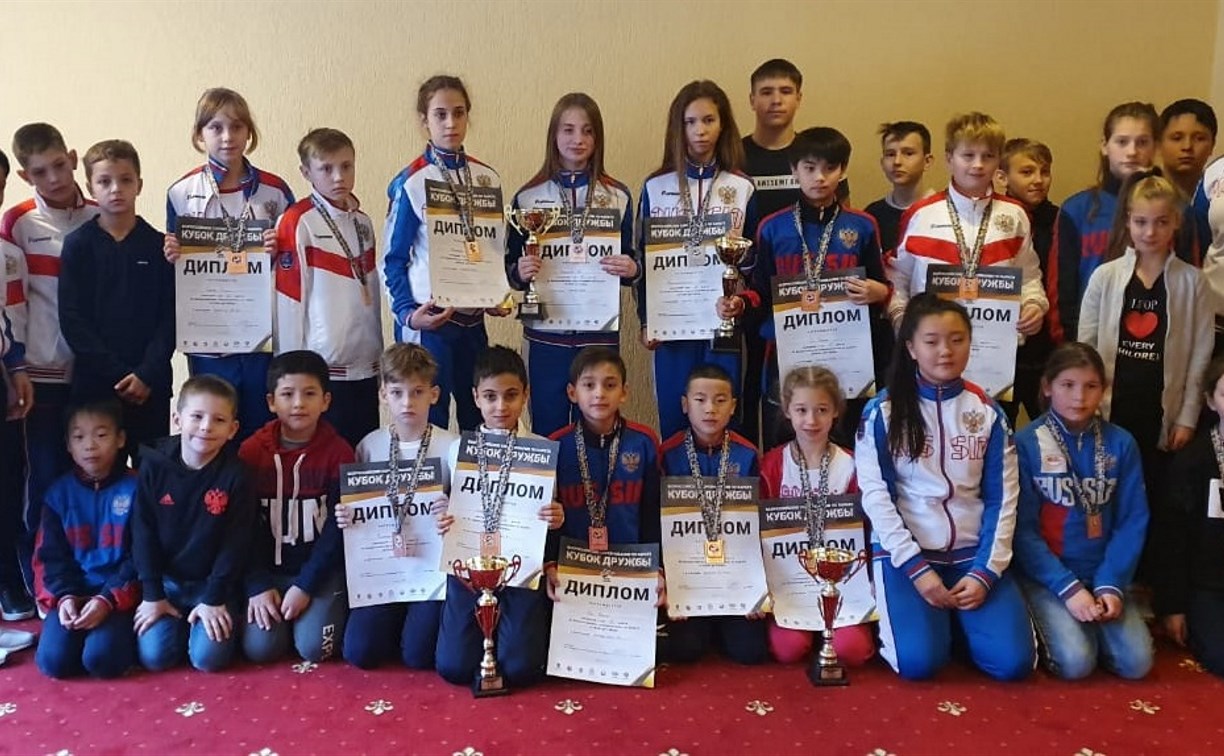 Сахалинские каратисты завоевали семь медалей всероссийских соревнований «Кубок Дружбы»