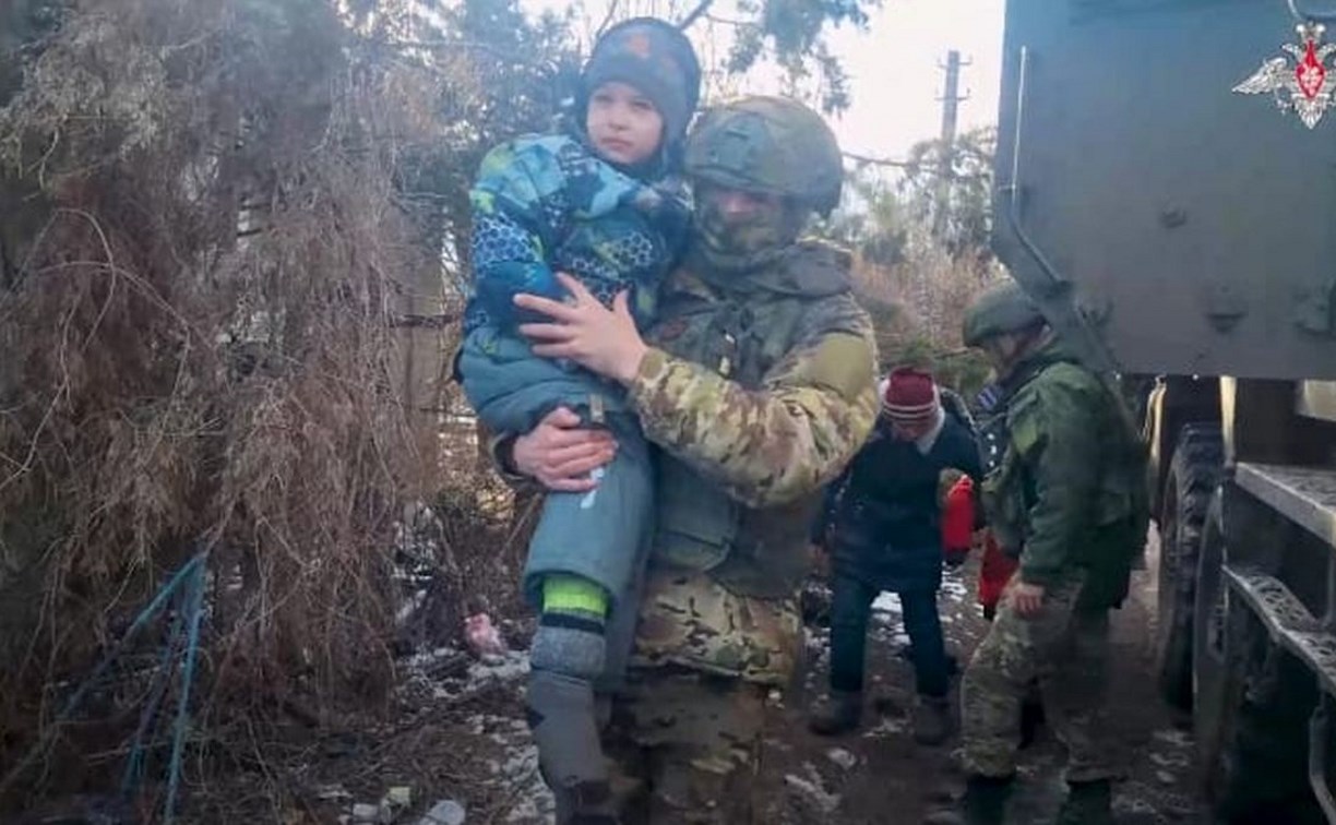 Сахалинцы под вражеским огнём эвакуировали мирных жителей в ДНР