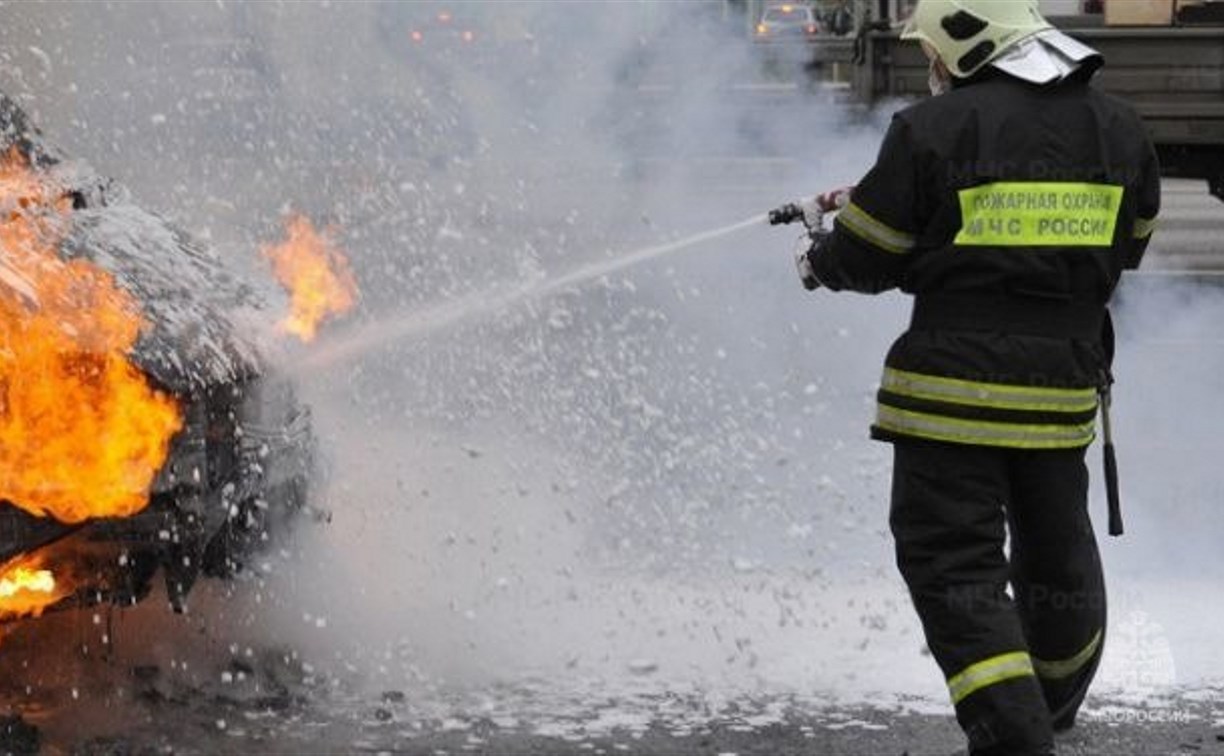 Грузовик загорелся на трассе в Тымовском районе
