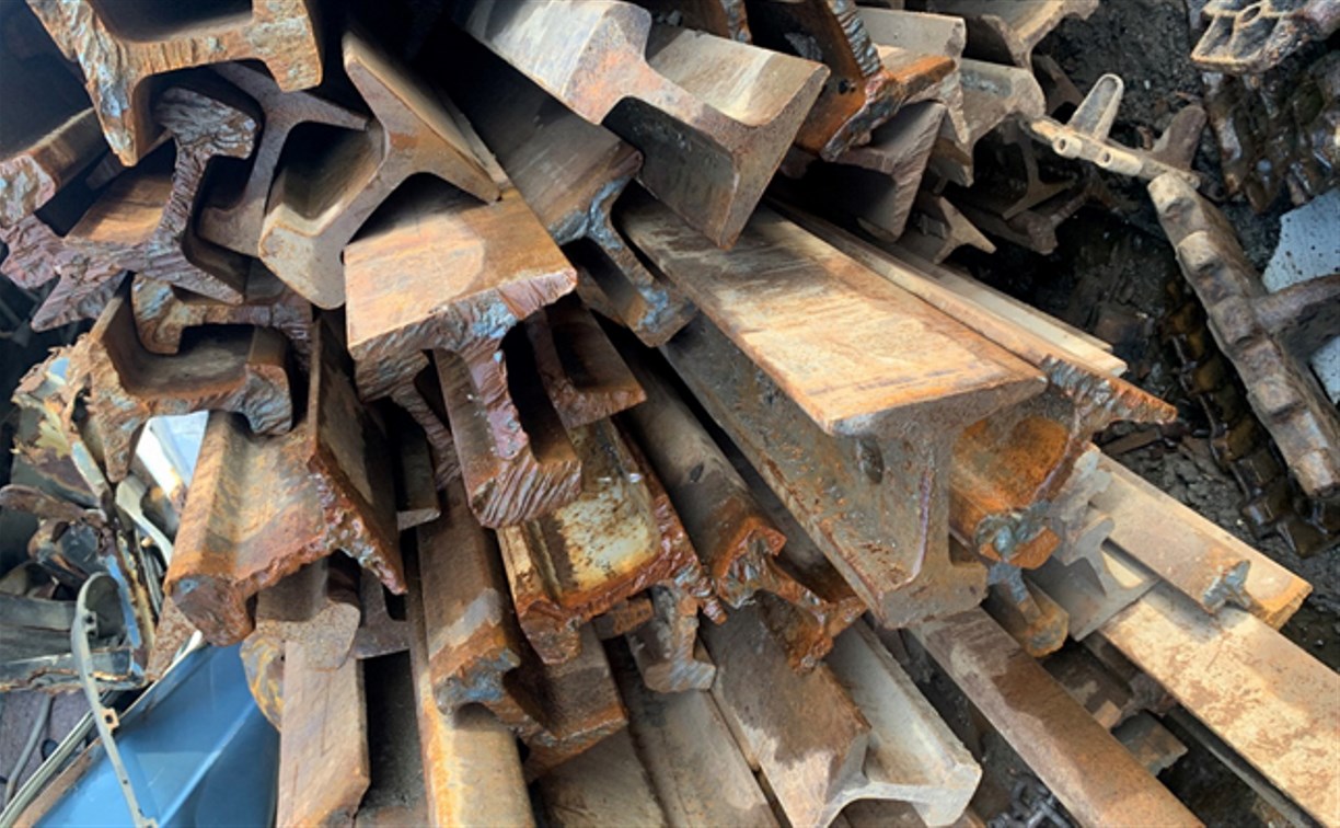 Уголовное дело завели на компанию, которая вывозила ж/д рельсы с Сахалина за рубеж