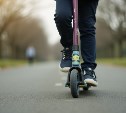 "Сложный перелом руки": самокатчик в парке Южно-Сахалинска сбил педагога из Хабаровска