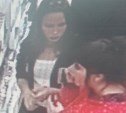 Две красавицы украли косметику в одном из магазинов Южно-Сахалинска