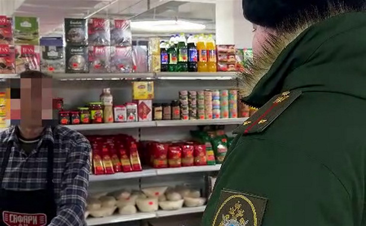 Из торгового центра в военкомат отправился уклонист в Южно-Сахалинске