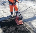 Ямочный ремонт дорог начали в Корсакове 
