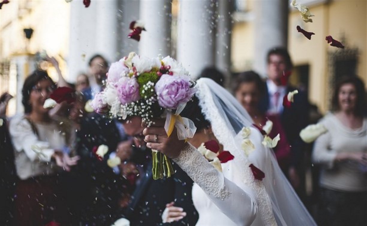 С начала года на Сахалине и Курилах поженились 2454 пары