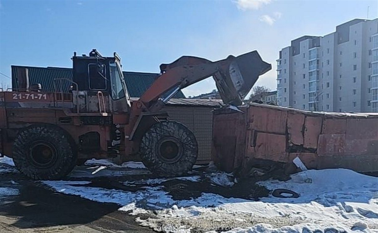 В Корсакове сносят заброшенные сараи и гаражи  - адреса 