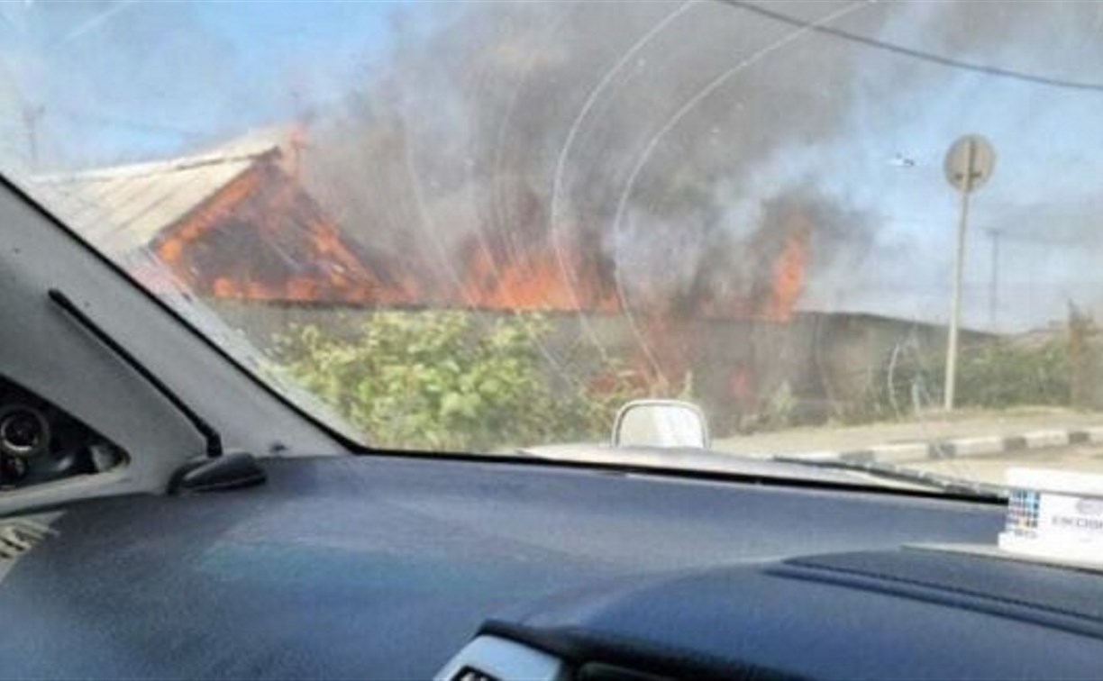 Три часа ушло у пожарных на тушение кирпичного дома в Люблино