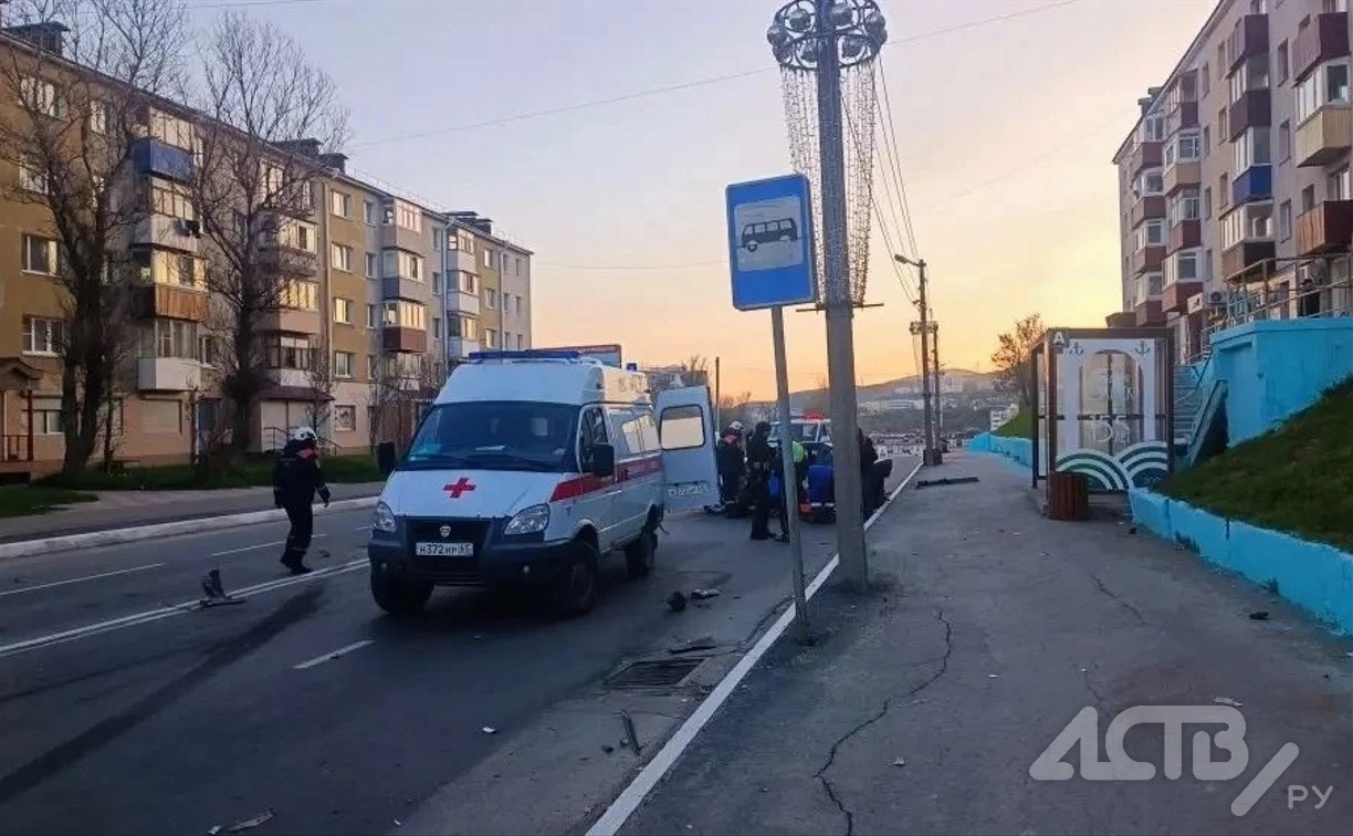 За рулём Toyota Mark II был бесправник: в ГАИ сообщили подробности ДТП в Холмске