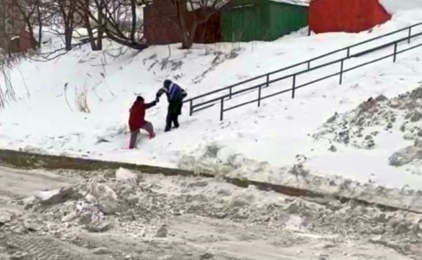 В Холмске улицу 60 лет Октября так и не привели в порядок до конца