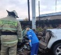 Появились новые детали жуткой аварии в Тымовском: водителя зажало в покореженном "Марке"