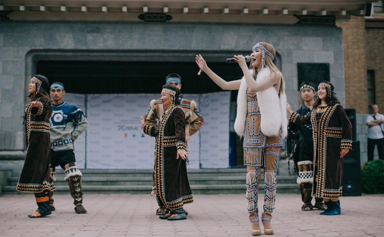 Якутская этнопевица Синильга приедет на сахалинский фестиваль «Живые традиции» 