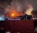 При пожаре в частном доме в Южно-Сахалинске эвакуировали человека
