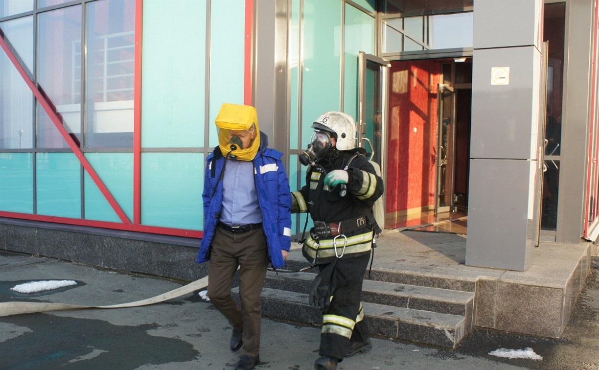 Больше 120 человек эвакуировали из южно-сахалинского «Кристалла»