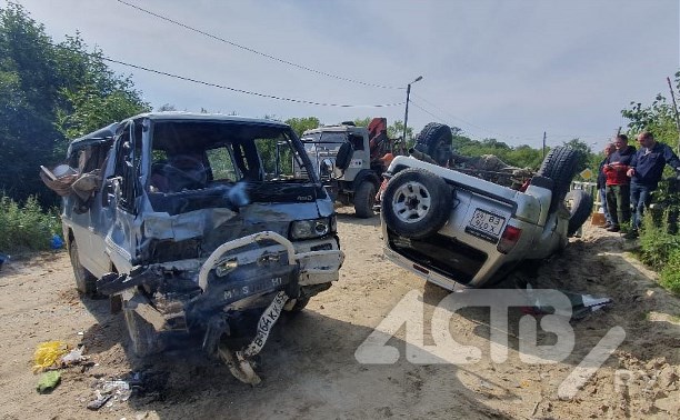 ДТП в Охинском районе: два авто перевернулись на грунтовой дороге