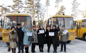 Пять школ Сахалинской области получили новые автобусы 