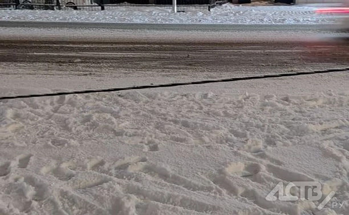 Повисший на проспекте Мира провод напугал южносахалинцев