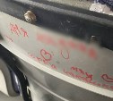 Малолетние хулиганки на Сахалине исписали сидения в автобусе матами и украсили сердечками 